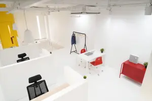 화이트 톤 미니멀 공유오피스 인테리어